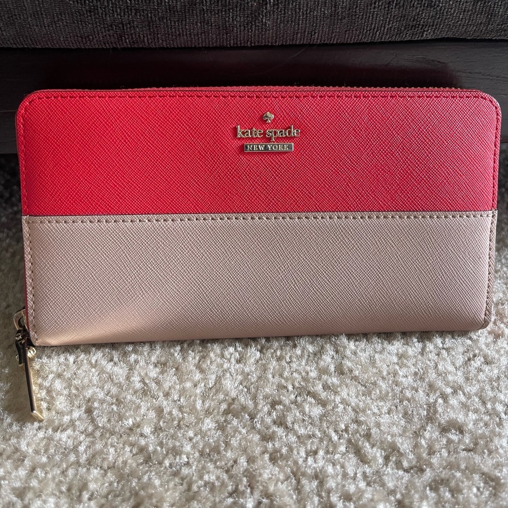 Super cute Kate Spade wallet!